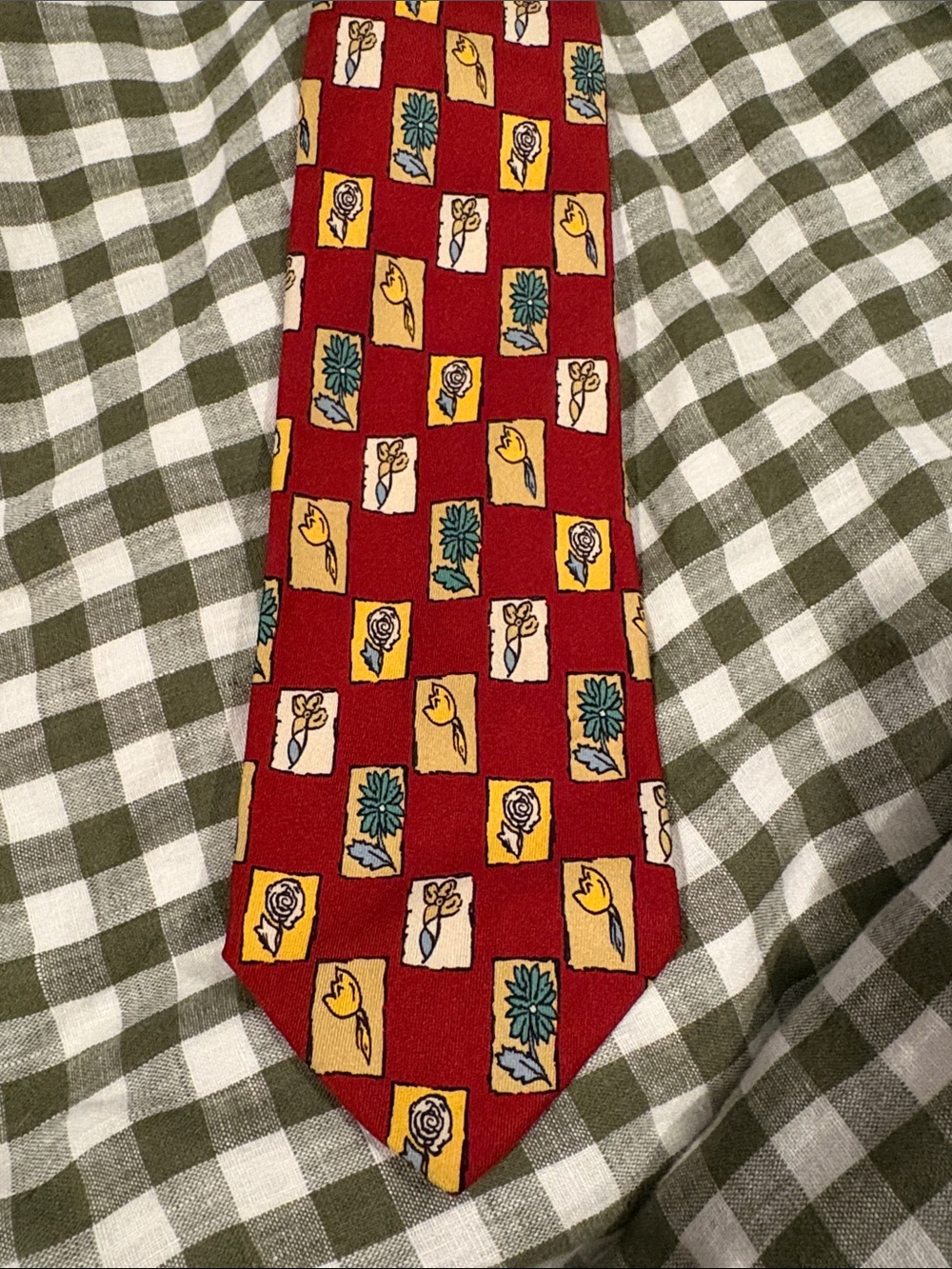 Men's Red Floral Pattern Tie Made in France Silk
